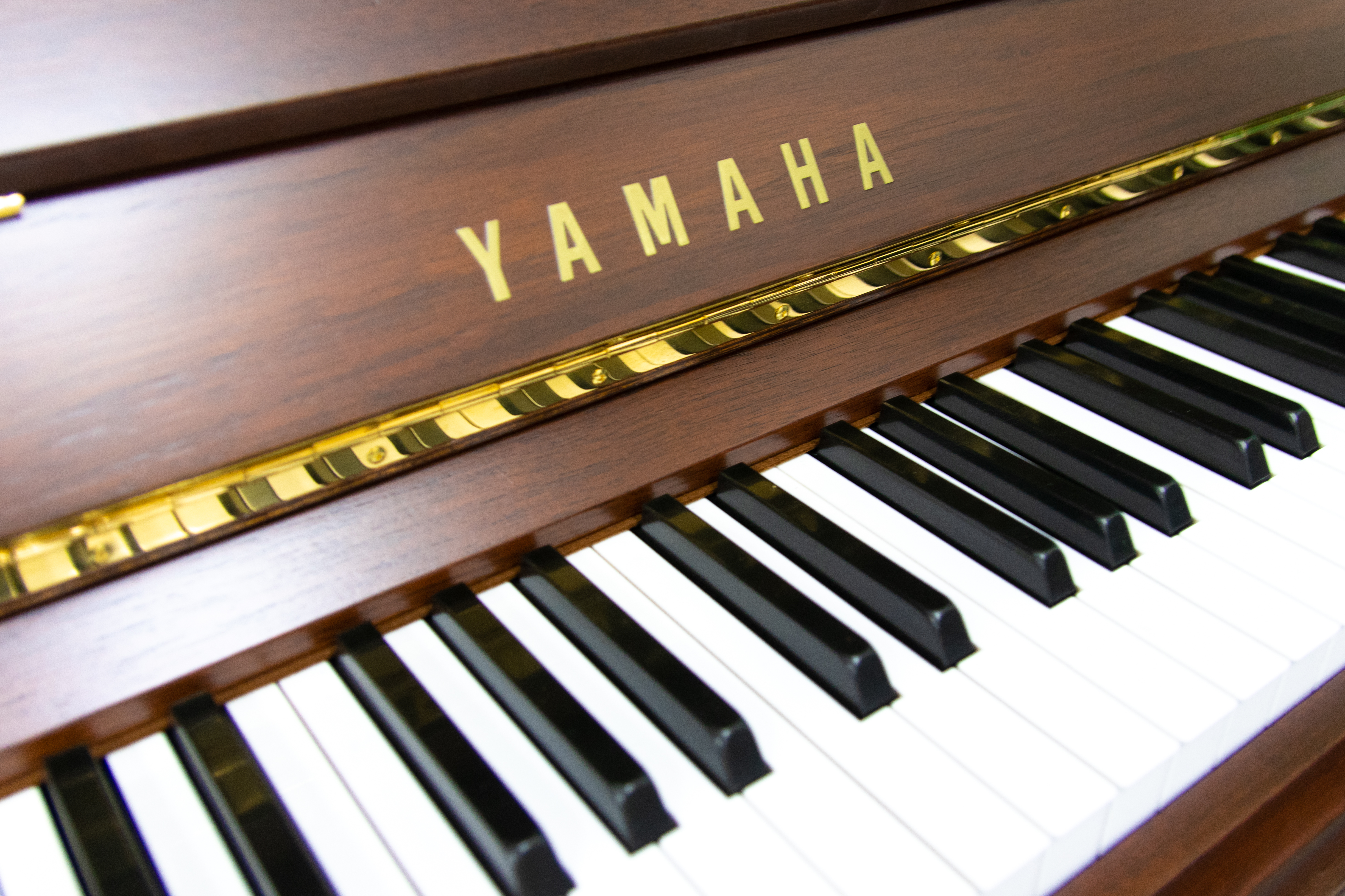 ファッションなデザイン 超価格 ヤマハピアノ U30RW 人気の木目調 高級 