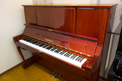 ヤマハ　YAMAHA　W106B(消音付き)中古ピアノ