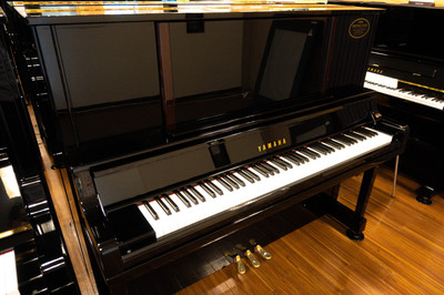 ヤマハ　YAMAHA　UX300中古ピアノ