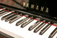 ヤマハ　YAMAHA　UX30Bl中古ピアノ