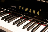 ヤマハ　YAMAHA　UX300中古ピアノ